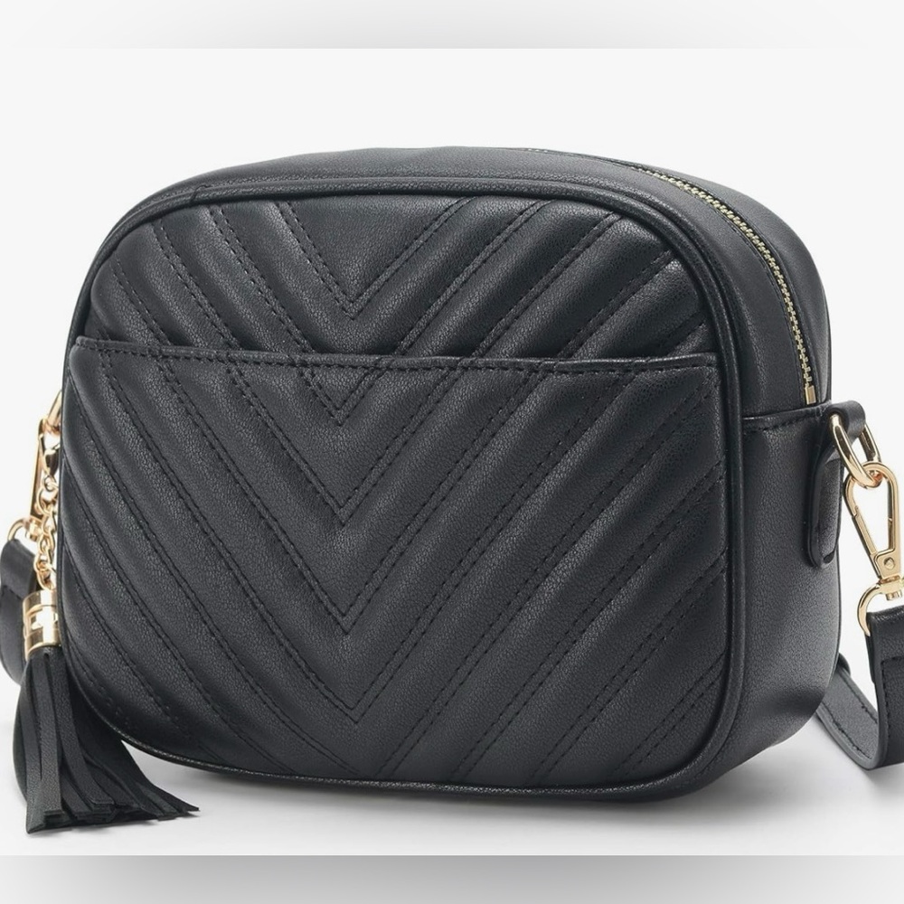 NWOT | lola mae Quilted Crossbody Bag | Top Zipper |Tassel Accent
